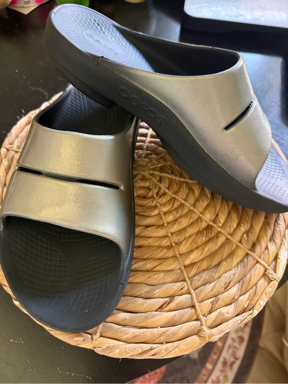 OOFOS Womens OOahh Luxe Slide Sandals Women’s Size 11 Mens 9 Recovery Comfort